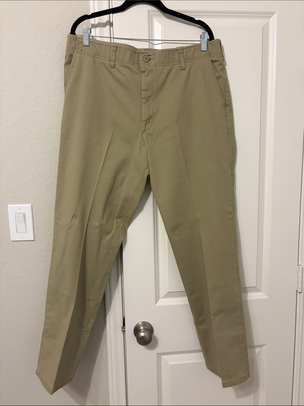 Men's Classic Khaki Pants - Slim Straight